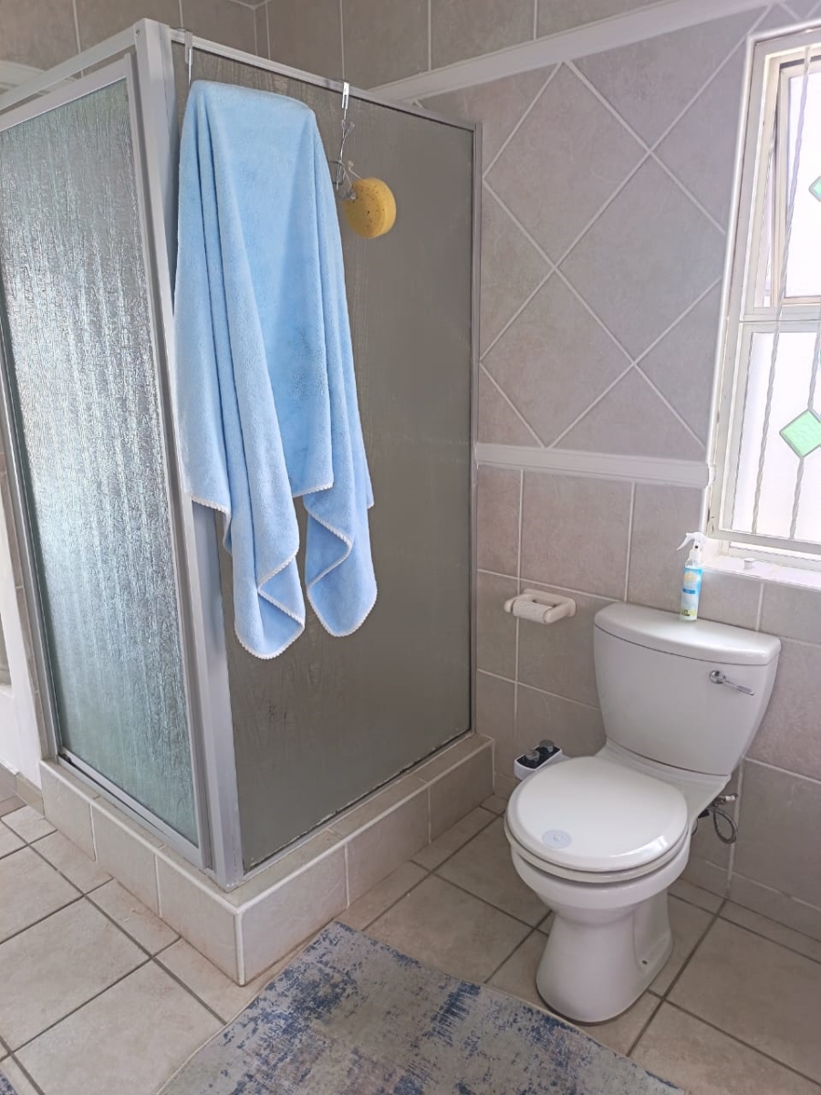 To Let 1 Bedroom Property for Rent in Wavecrest Eastern Cape